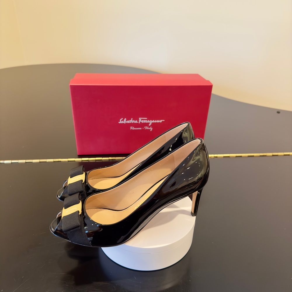 Salvatore Ferragamo NWT Luxury Party Classic RARE Authentic Black Patent Pumps - Picture 6 of 17